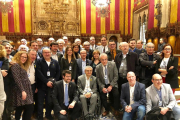 Amb accent de Lleida - L’acte a l’ajuntament de Barcelona va comptar amb nombrosa presència lleidatana, com els presidents dels consells del Segrià i el Pallars Jussà; els alcaldes de Mollerussa, Almacelles, la Seu d’Urgell, Albesa, Alpica ...