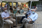 Diversos veïns van gaudir ahir de l’últim dia amb les terrasses i bars oberts, fins a nou avís.