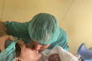 Lidia Martínez y Jordi Sánchez en el momento del nacimiento de su primer hijo Jordi. 