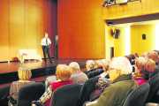 Charla de los Mossos para prevenir estafas a los mayores. 