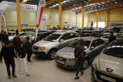 Unos 700 vehículos a la venta  -  El recinto ferial de la capital del Pla d’Urgell acogió durante todo el fin de semana un total de 700 vehículos de segunda mano a la venta, de los que 438 son coches y 235 tractores y todo tipo de maquinaria a ...