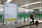 L’aeroport del Prat de Barcelona, buit al caure en picat els vols des de països estrangers.