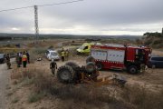 Estat en el qual va quedar el tractor, equipat amb una pala excavadora, després de l’accident.