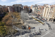 Vista aèria de la plaça de la Constitució al barri del Clot.