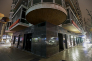 Una de les oficines de CaixaBank a Lleida, tancada per la creació d’una nova ‘store’ a la capital.
