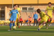 Fernando Cano, el autor del gol del Lleida, ayer en una acción del partido.