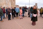 Dolors Miquel (derecha), ayer junto a algunos de los 64 participantes en la Seu Vella de Lleida.