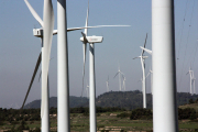 Molinos del parque eólico de la Serra del Tallat, con aerogeneradores en la comarca del Urgell.