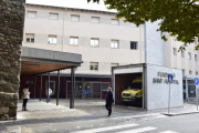 Exterior del Sant Hospital de la Seu d’Urgell, ahir.