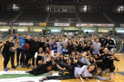 En Bones Mans - El Força Lleida va organitzar ahir una nova activitat dins d’aquest programa, dirigit a pares, mares i jugadors de la base, que va reunir unes 70 persones. Ahir va versar sobre la diversió en la formació esportiva, a càrrec de ...