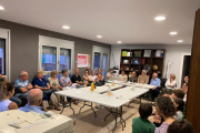 Reunión con algunos de los voluntarios del proyecto de las Llars del Seminari. 