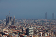 Vista de la ciutat de Barcelona durant un episodi d'alta contaminació per partícules.