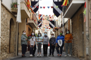 El carrer les Borges Blanques de Puigverd de Lleida llueix des de dilluns els estendards medievals.