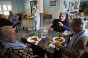 Usuarios de la residencia de Àger ya comparten zonas comunes del centro después de estar más de 2 meses aislados.