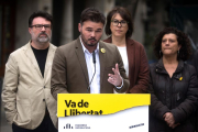 Rufián, ayer en un acto de ERC ante la conselleria de Economía.