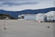 Hangares en el aeropuerto de Andorra-La Seu d’Urgell.