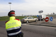 Imagen de archivo de un control de la unidad de tráfico de los Mossos d’Esquadra en Lleida. 