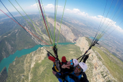 Imatge d’arxiu d’aficionats al parapent al Montsec.