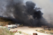 La negra fumarada que va provocar l’incendi a l’abocador de Cervera va ser visible a tota la Segarra i en comarques veïnes.