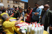 El público pudo adquirir productos artesanos y hierbas medicinales. 