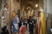 Les naus laterals de la Seu Vella van acollir una mostra amb desenes de gegants i figures de cultura popular, que encara podrà veure’s avui.