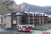 L’incendi, que es va originar dijous a la tarda, va acabar afectant quatre apartaments del bloc.