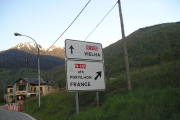 La frontera amb França a Eth Portilhon, a la carretera C-141.