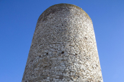 Els treballs van a càrrec de dos professionals de la conservació i restauració de béns culturals.