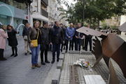 Foto de familia de los cinco supervivientes del bombardeo del Liceu que quedan con vida, y que ayer protagonizaron el tributo. 