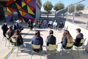 El conseller, en la reunión con los delegados de ESO y Bachillerato del instituto de Bellcaire d’Urgell.