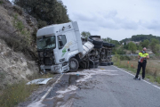 L’accident va obligar a tallar més de 3 hores la carretera de Sant Guim de Freixenet a les Oluges.