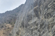 La instalación de las mallas metálicas en Romadriu.