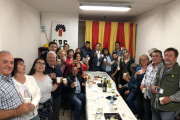 Miembros de Units per Almacelles celebrando la victoria. 