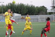 Una acción del partido entre el Balaguer y el Inter Escaldes andorrano.