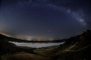 Se acerca una de las lluvias de estrellas más famosas del año: las perseidas ya aparecen en el cielo nocturno, pero el mejor momento para contemplarlas será la noche del 12 al 13 de agosto, una ocasión para la que no se necesita instrumental, solo alejarse de la ciudad y tumbarse bocarriba