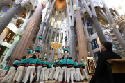 Vista de l’estel de la torre de la Mare Déu de la Sagrada Família al tancament de la jornada d’inauguració.