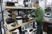 Parte de la sección de aparatos de aire caliente en una tienda de electrodomésticos de Lleida. 