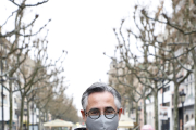 Ramon Tremosa, dimarts a la rambla Ferran de Lleida. Va triar posar per a les fotos amb mascareta.