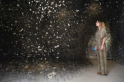 Detall de la instal·lació de Chiharu Shiota, a Planta de Sorigué.