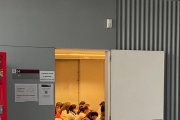 A la izquierda, foto que según la facultad es del examen que generó la polémica.       A la derecha, la difundida en las redes. 