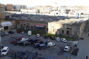 Vista general del edificio de los Docs, donde el ayuntamiento prevé ubicar la nueva estación de buses. 