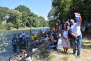 En la bajada participaron dos ‘rais’ con un total de ocho ‘raiers’, descenso que algunos inmortalizaron haciéndese ‘selfies’.