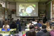 Xarrada al Guindàvols - Alumnes de primer de Batxillerat del Guindàvols van assistir ahir a la conferència Going to Space for a Better Earth? (Anar a l’espai per a un millor planeta Terra?) de Juan de Dalmau, en el marc del programa Erasmus+ S ...