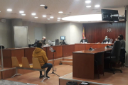 Vista del acusado duirante el juicio celebrado ayer en la Audiencia de Lleida. 