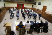 La reunión, con tres delegados de la Generalitat y una treintena de alcaldes afectados, ayer en Vinaixa.