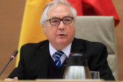 El ministre d’Universitats, Manuel Castells, i la titular de Treball, Yolanda Díaz.