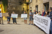 La protesta contó con el propio Pàmies y también la concejal Sala.