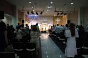 Celebración eucarística en una iglesia evangélica de Lleida ayer al mediodía.