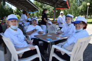 Usuarias de la residencia Llar de Sant Josep de La Seu d’Urgell hicieron ayer diferentes pruebas en el encuentro deportivo entre centros. 