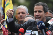 El cap del parlament veneçolà, Juan Guaidó, reconegut com a president interí de Veneçuela per mig centenar de països, en unes declaracions als mitjans de comunicació.